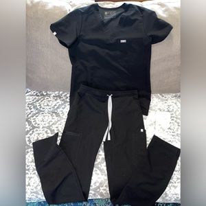 FIGS Women’s scrub set